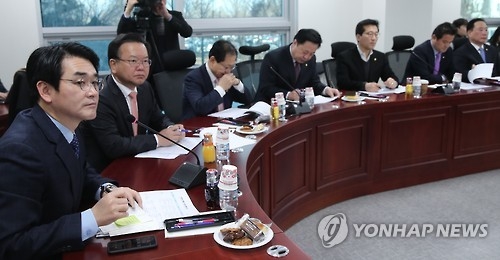 민주 개헌파 "질질 끌면 안돼" 집단행동…대선주자들에 개헌공약 압박 - 1