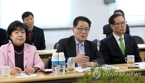 국민의당 박지원 대표(가운데)