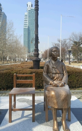 안양 평화의소녀상 건립추진위원회가 지난해부터 안양 시민들을 대상으로 성금을 모아 설립된 안양 소녀상은 98주기 3·1절인 1일 정오에 제막식을 치를 예정이다.(연합뉴스)