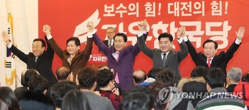 한국당 후보등록 시작…기존주자들 "새치기 경선이냐" 반발 - 1