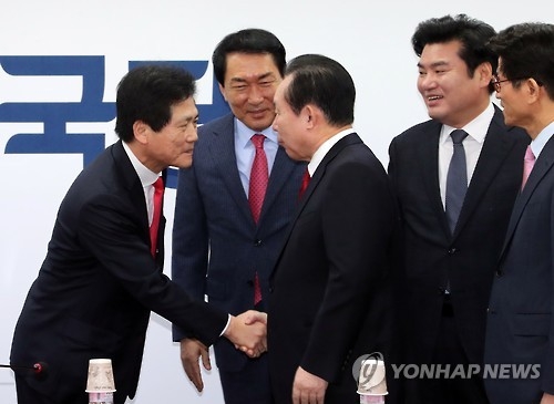한국당, 주자들 난립 조짐…'특례' 놓고 커지는 경선룰 갈등 - 1