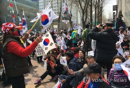 삼성동 자택·서초동 법원 인근서 취재기자 폭행 잇따라 - 1