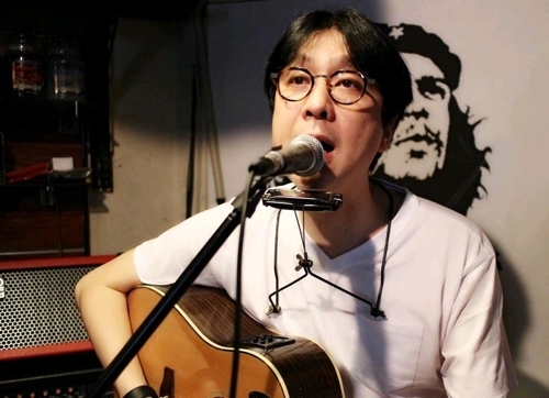 싱어송라이터 최승호.