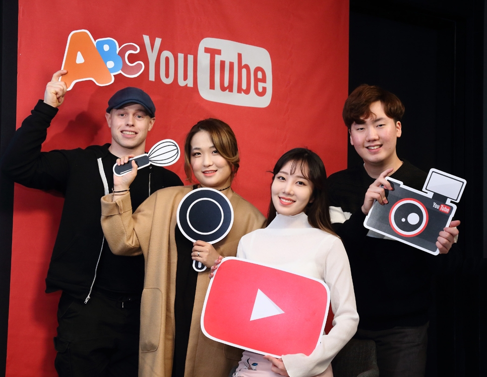 유튜브의 유명 '라이프 멘토' 방송인 올리버 그랜트, 이승미, 김수진, 하지원씨