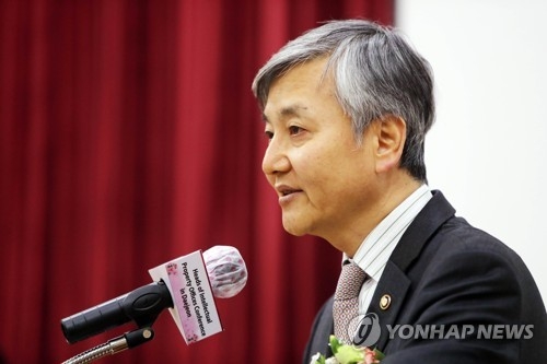 인사말하는 최동규 특허청장