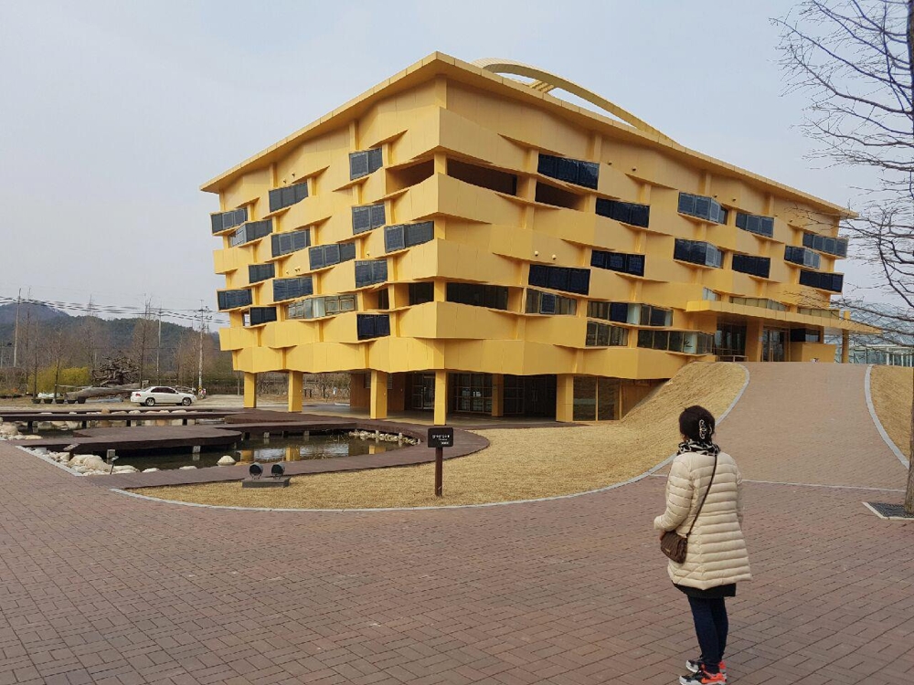 '54억짜리' 호남기후변화체험관 이용객 감소 - 1