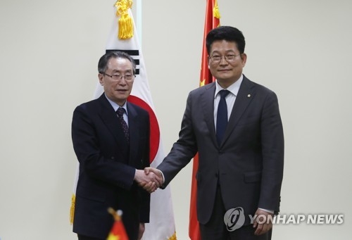 文측 "안철수, 40석 갖고 집권하면 어느쪽과 연정할지 밝혀야" - 1