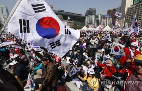 새누리당 "대선 보수후보 단일화하겠다"…태극기집회서 주장 - 3