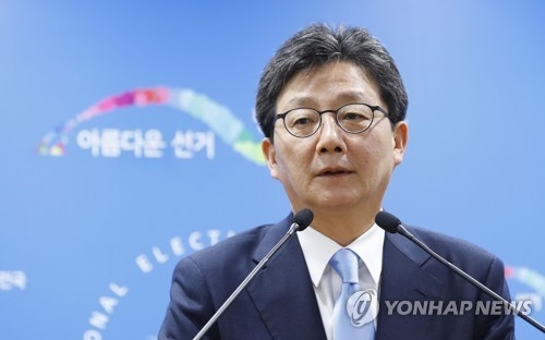범보수, 후보등록 하자마자 文·安에 맹공…전방위 검증공세 - 2