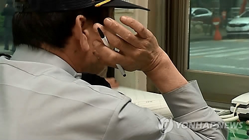 아파트 경비원 (기사와 상관 없음)