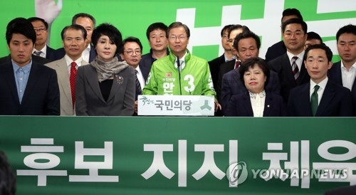 '4전5기' 홍수환·탁구 양영자 등 체육인 40명 안철수 지지선언 - 1