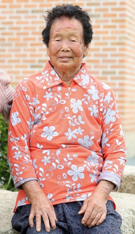 문 당선인 탯줄 잘라준 할머니