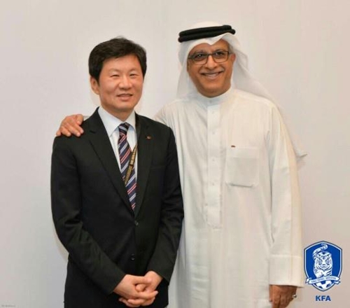FIFA 평의회 위원으로 당선된 정몽규 대한축구협회장과 세이크 살만 AFC 회장