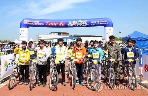 투르 드 DMZ 자전거 퍼레이드[연합뉴스 자료사진]