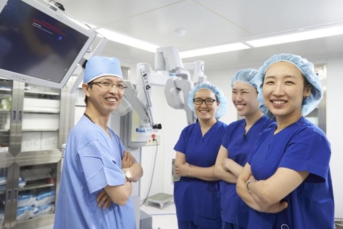 사진 왼쪽부터 성석주, 김미라, 김미경, 배효숙 강남차병원 로봇수술센터 교수