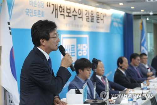 (서울=연합뉴스) 신준희 기자 = 1일 오전 서울 여의도 바른정당 당사에서 '개혁보수의 길을 묻다'를 주제로 열린 바른정당 국민토론회에서 유승민 의원이 축사를 하고 있다. 2017.6.1 hama@yna.co.kr(끝)