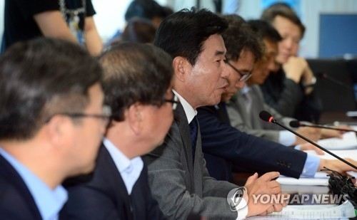 김진표 "꼭 필요한 규제만 남기고 나머지는 자유롭게 풀 것" - 1
