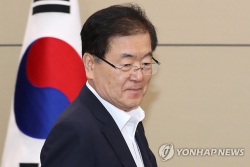 회의실 들어서는 정의용