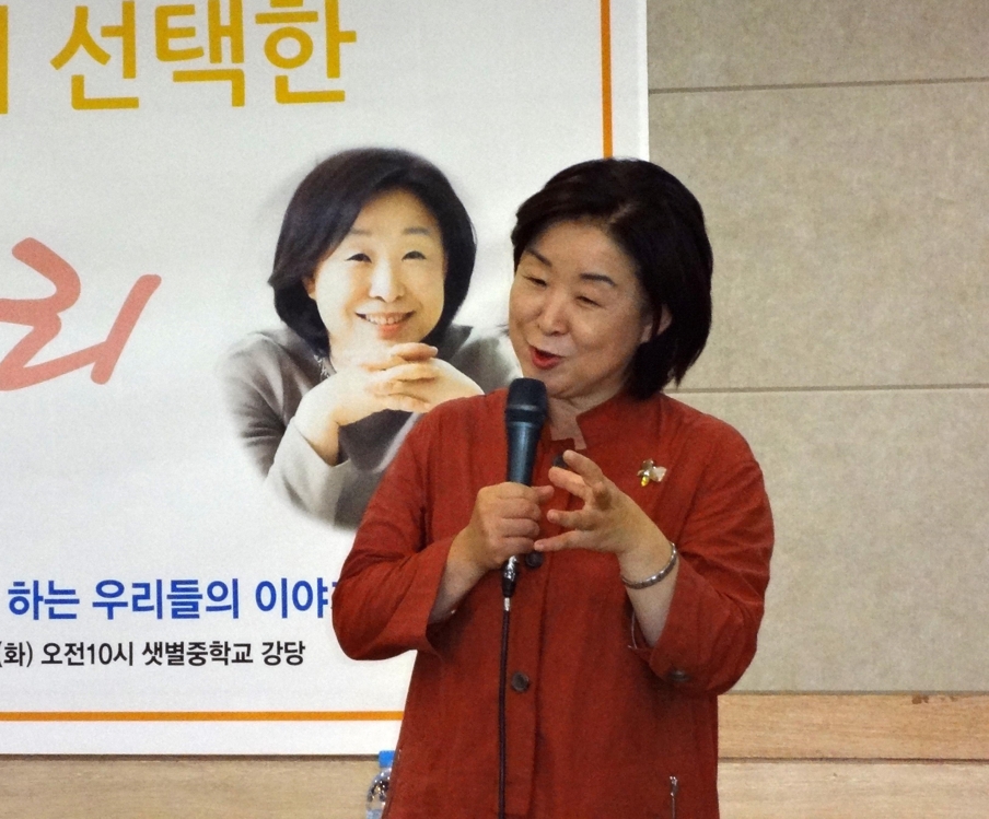 거창 샛별중학교서 강연하는 심상정 대표