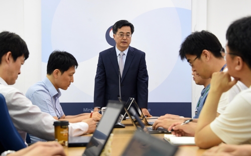 김동연 "부동산은 경기와도 관련 있어…세심하게 보고 있다" - 1