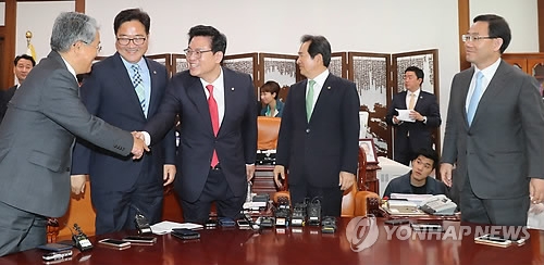 운영위 소집 충돌…野 "조국·조현옥 나와라" vs 與 "발목잡기" - 1