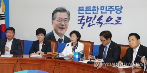 與 "우병우에 한마디도 못하더니" 野에 역공…조국·문정인 엄호(종합) - 1