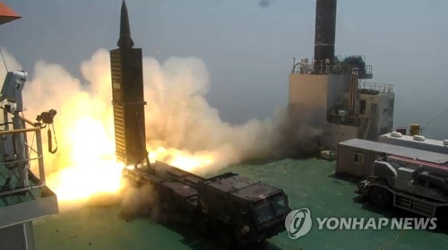 힘차게 솟구치는 현무2 미사일