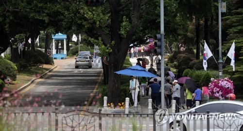 바리케이드 사라진 청와대 앞길