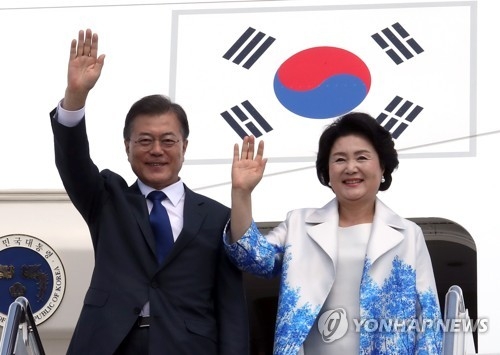 文대통령 "친노동·친기업 사회 돼야…투자·일자리 늘려달라"(종합) - 2