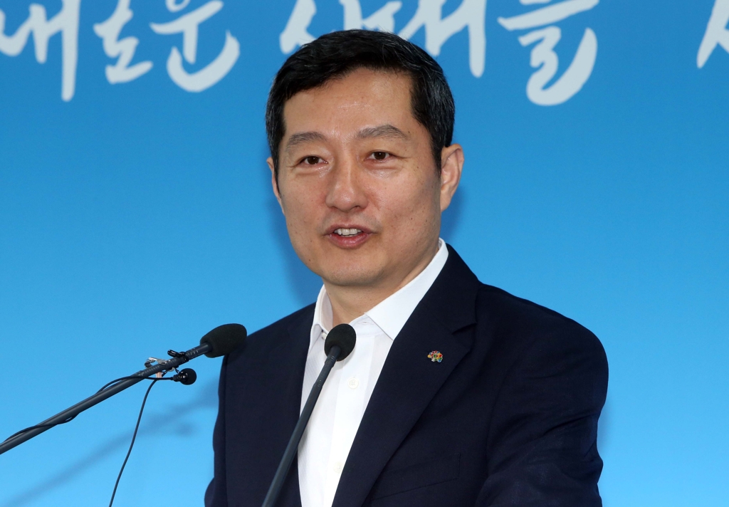 브리핑하는 허승욱 충남도 정무부지사