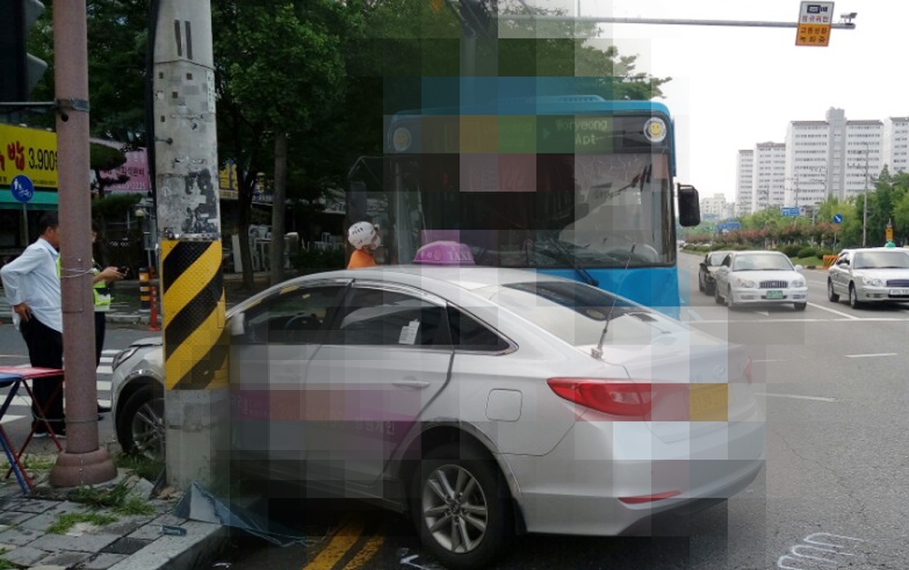 시내버스,택시 충돌사고 현장
