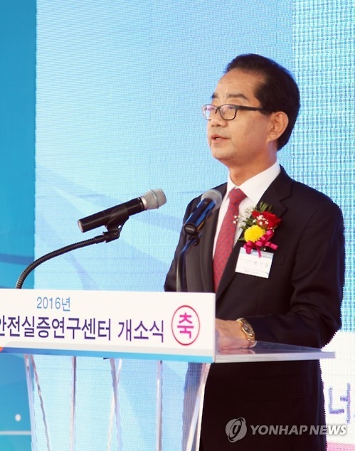 검찰 채용비리 의혹 박기동 가스안전공사 사장 소환조사 - 2