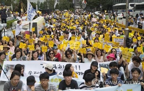 폭염 속에서도 멈추지 않는 수요시위