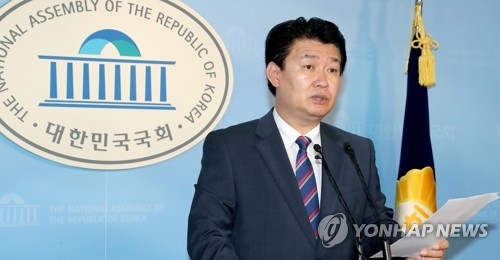 한국당, 안철수 전대출마 비판…"정체성부터 분명히 해야" - 1