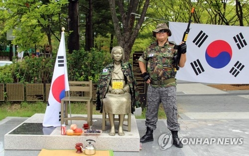 "평화의 소녀상은 제가 지킵니다"