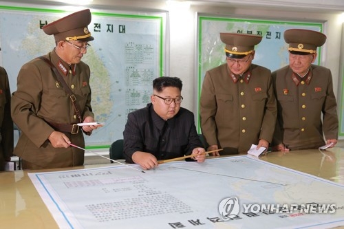 전략군사령부 방문한 북한 김정은 노동당 위원장