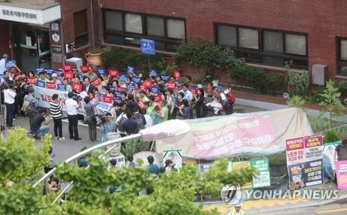 청와대 인근 주민들 '못살겠다!'
