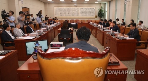 법사위, 헌법재판관 후보자 청문일정 못 잡고 정회 - 1