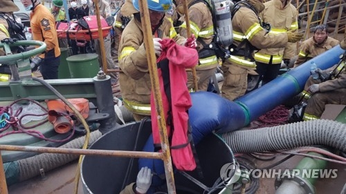 탱크로 내려가는 입구