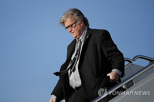 브레이트바트 CEO로 복귀한 스티브 배넌 전 백악관 수석전략가