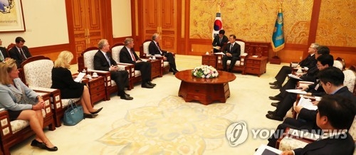 문 대통령, 미국 의원단 접견