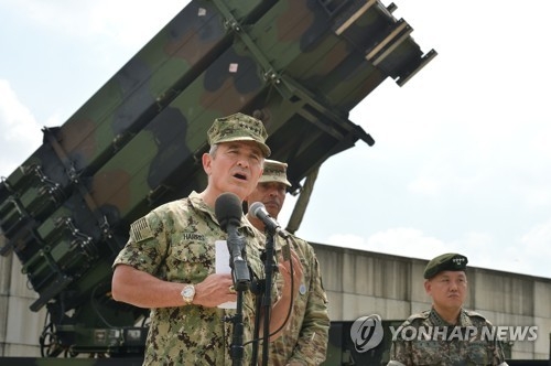기자회견하는 해리스 태평양사령관