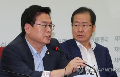 보수야당 "코드인사·포퓰리즘…'신적폐' 나타나기 시작" - 1