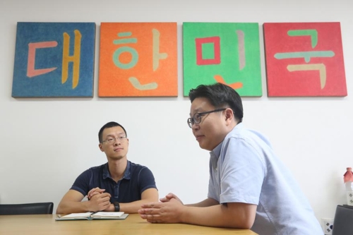 서경덕 교수(오른쪽)와 조영중 PD