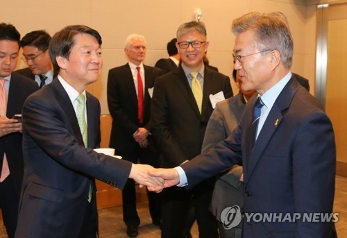 文대통령 "새정치 리더십 보여달라"…安 "민생·국익은 협력" - 1