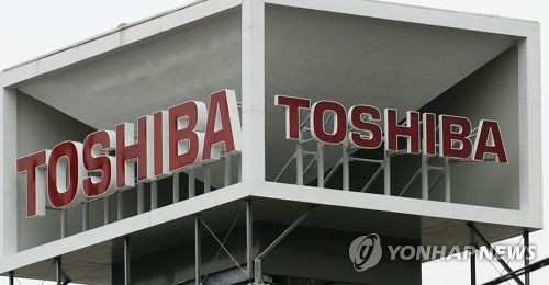 도쿄 미나토구 도시바(東芝) 건물 옥상 간판 모습. 2017.0817