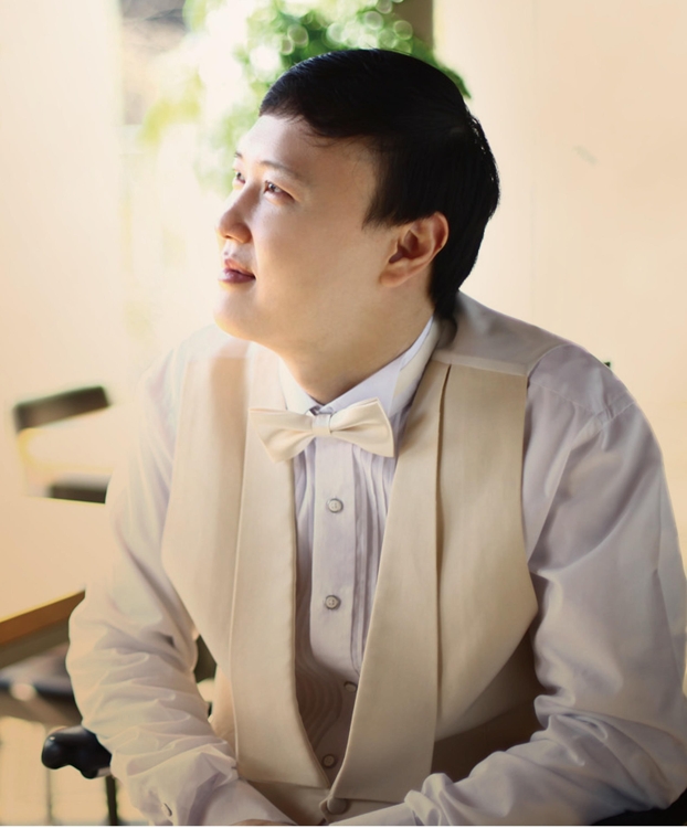 목 신경이 끊어져 전신이 마비된 '바퀴달린 성악가' 이남현씨