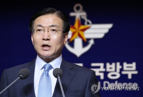 브리핑하는 문상균 국방부 대변인