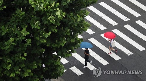 충북 흐리고 가끔 비…예상 강수량 5∼40㎜ - 1