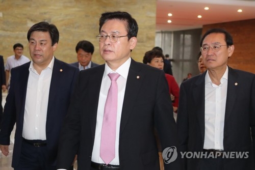 "시간 걸려도 北 레짐체인지 추진해야"…한국당 안보의총 개최 - 1